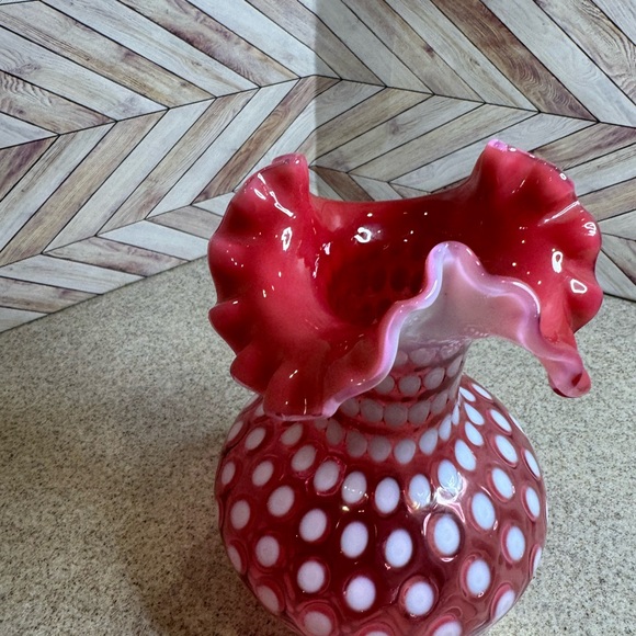 Fenton cranberry adolescent polkadot ruffled vase - Picture 5 of 7
